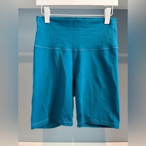 Old Navy Active Go Dry long length biker shorts. Sz large. Great condition!